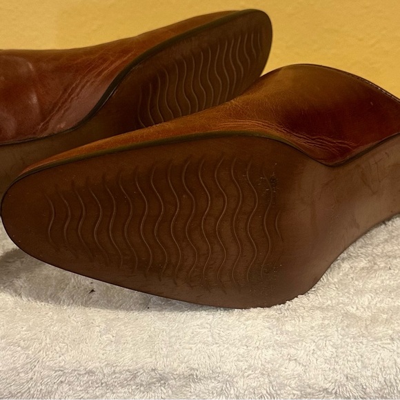 NWOT MATISSE cammy pointed mule in brown
Size:7.5M - Picture 3 of 5
